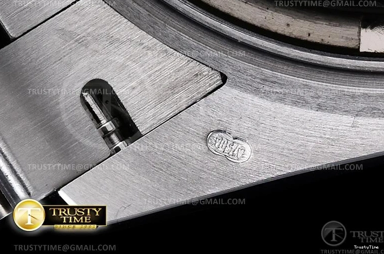 0124 ModernLook RDD0224B – DayDate 36mm 747